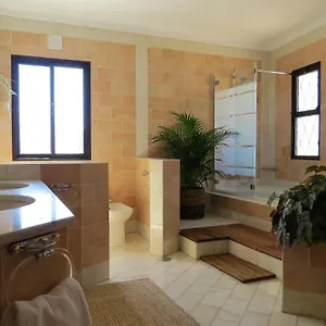 https://green-moments-guest-house-portimao.hotelaalgarve.com