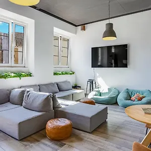 https://hostel-licious.hotelaalgarve.com