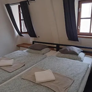 Eleven Albergue